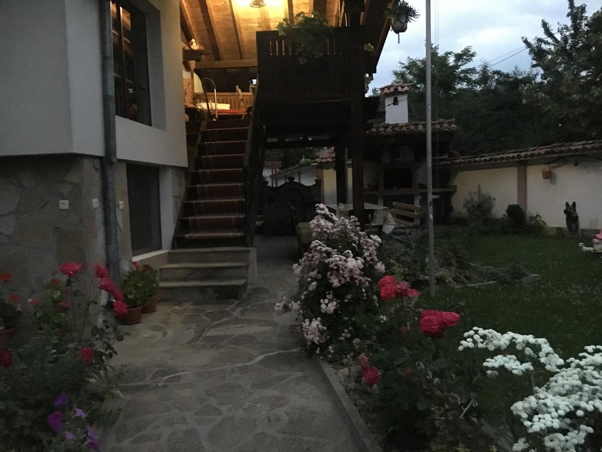 Dyadovata Kashta Hotel Elena Exterior foto